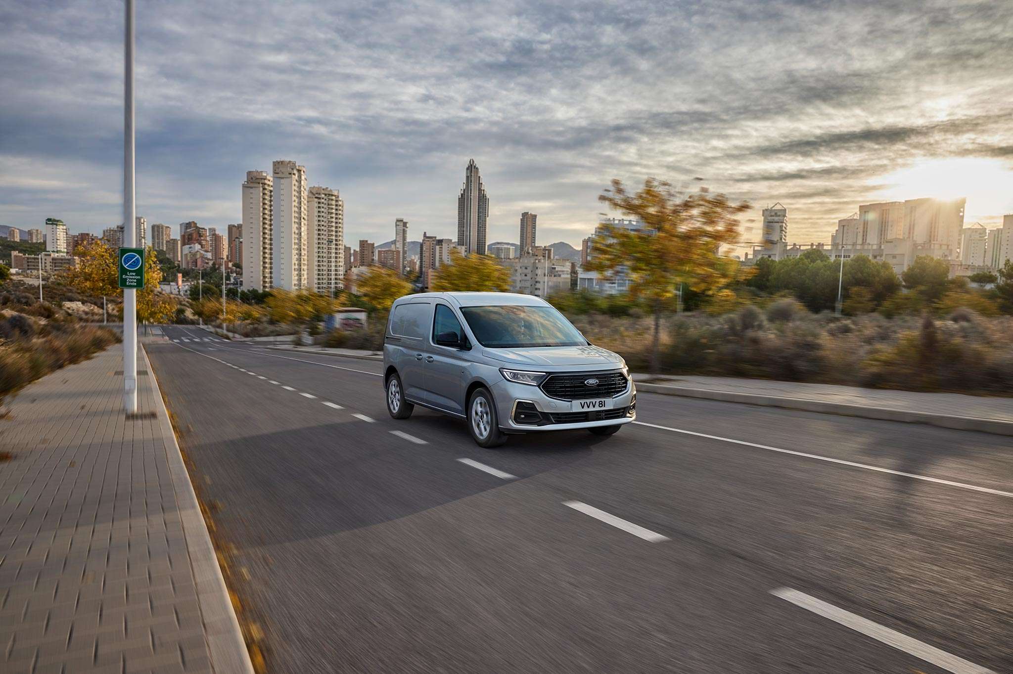 TRANSIT_CONNECT_PHEV_SWB_DYNAMIC_01-LOW (1) Ford Transit Connect PHEV sur la route